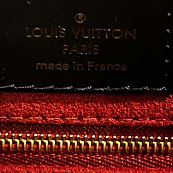 LV on the go black and cream MM Only one on Poshmark this bag  very hard to find - Picture 8 of 16